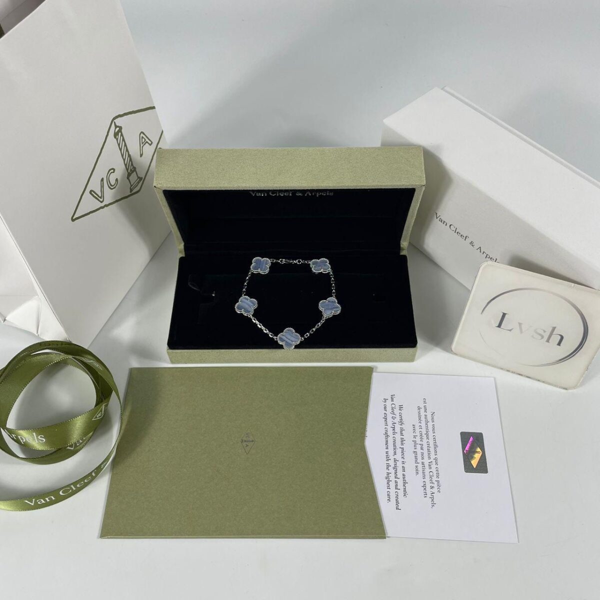 Van Cleef & Arpels Bracelet Gold/Lightblue